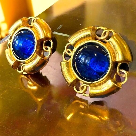 Elegant Chanel Blue Gripoix Gold Plated Earrings - Picture 1 of 6